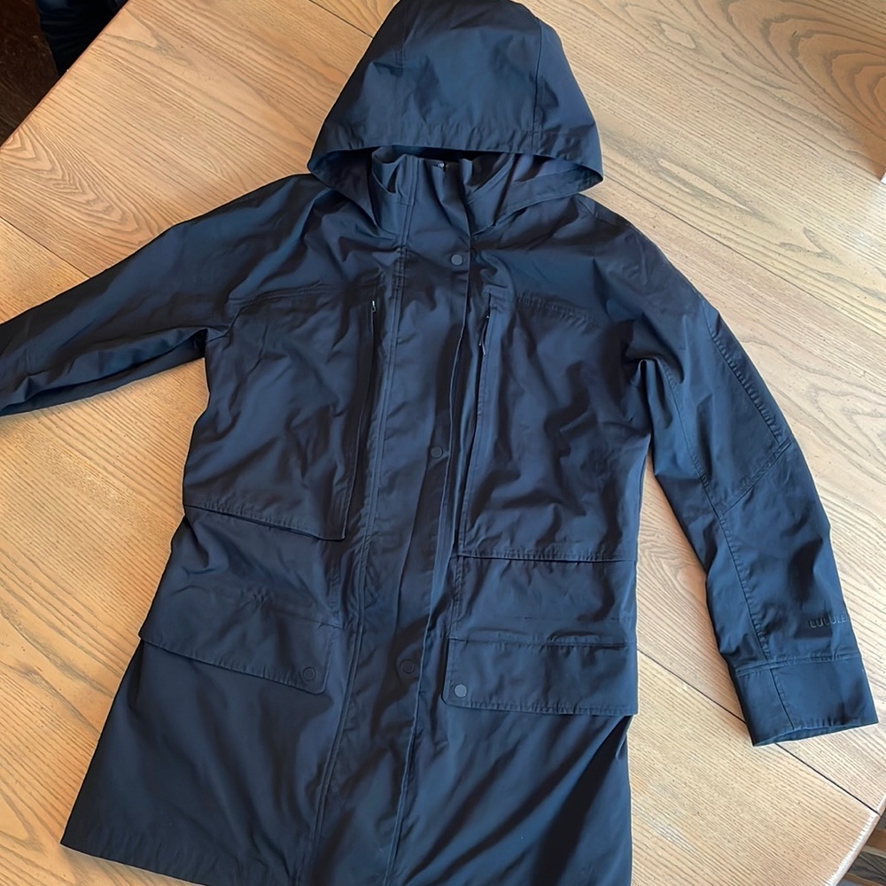 Lululemon women’s come and go rain Jacket black size 4
